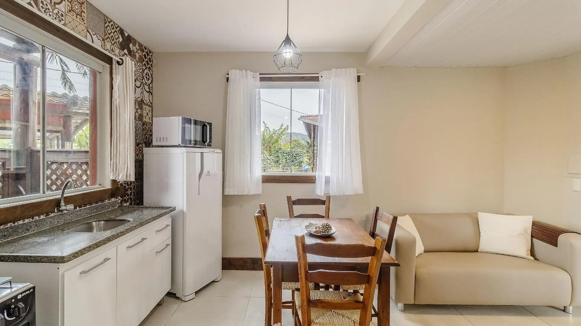 Lindo Condominio Em Meio A Natureza Em Bombinhas Vle